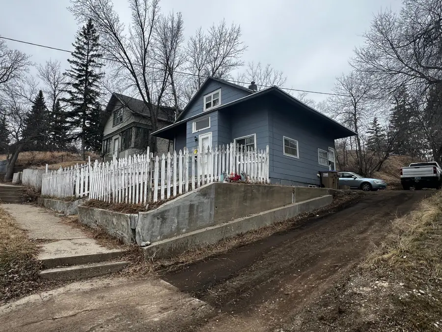 516 3RD ST, Minot, ND 58701 - #2