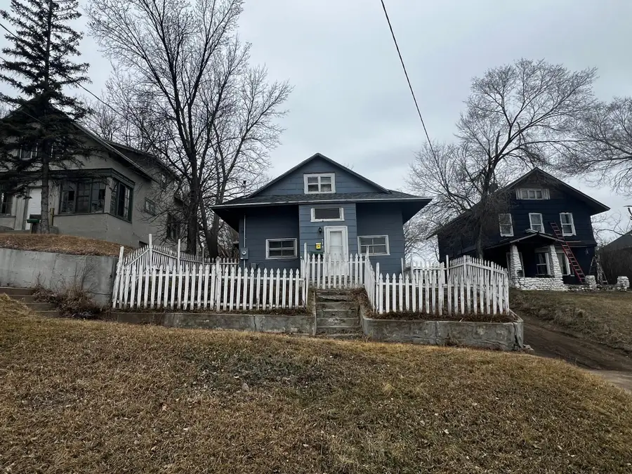 516 3RD ST, Minot, ND 58701 - #3