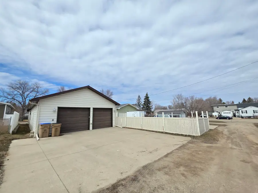1111 6th st SW, Minot, ND 58701 - #3