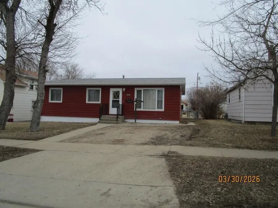 1215 6TH ST SW, Minot, ND 58701 - #2