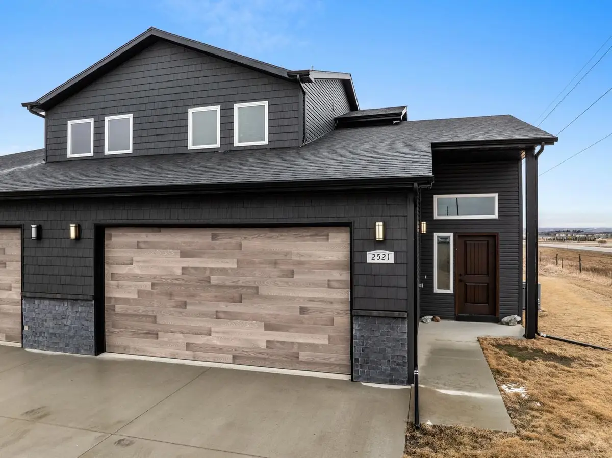 2521 Granite Dr NW, Minot, ND 58703 - #1