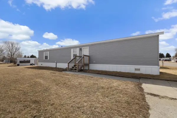 405 SE 31st Ave SE, Minot, ND 58701
