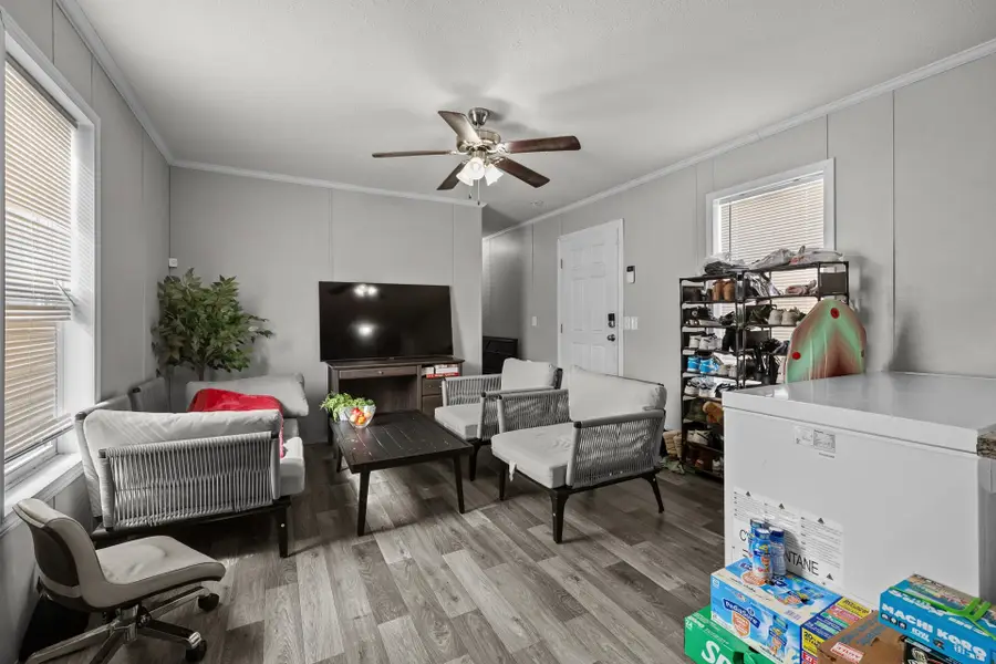 405 SE 31st Ave SE, Minot, ND 58701 - #3