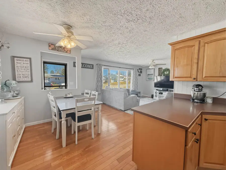 1832 9th St SW, Minot, ND 58701 - #2