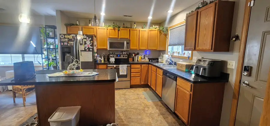 1404 5th Ave SE, Minot, ND 58701 - #3