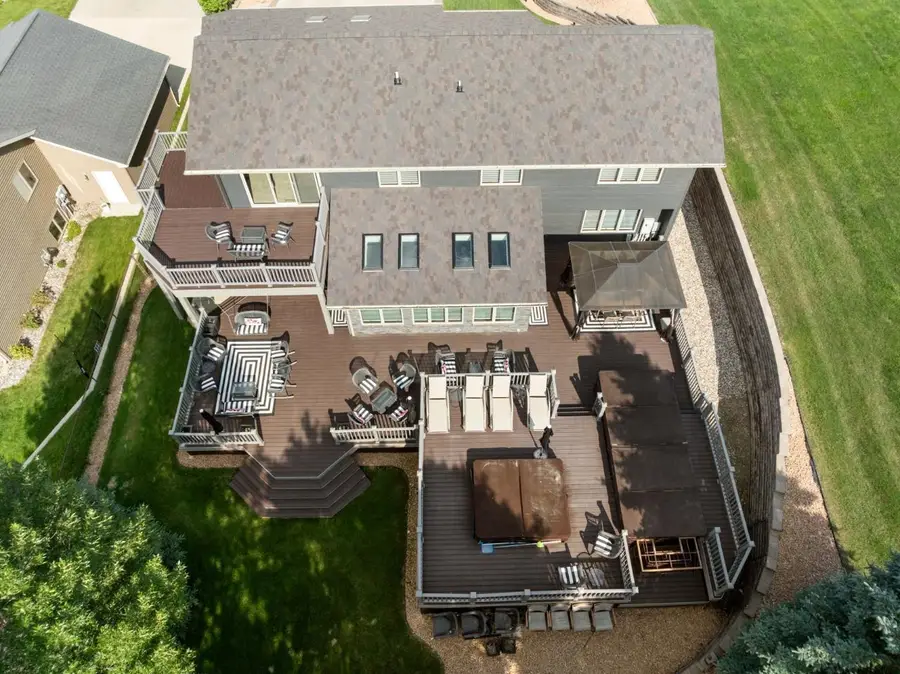 1408 12th St SW, Minot, ND 58701 - #2