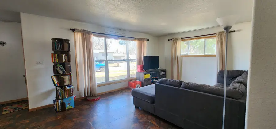 2 22 St SW, Minot, ND 58701 - #2