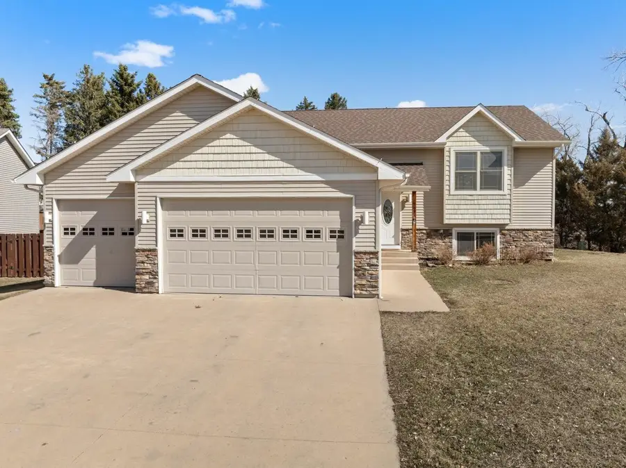 1925 26th St SW, Minot, ND 58701 - #2