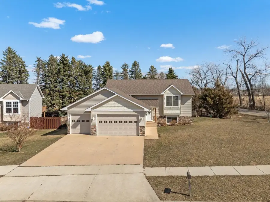 1925 26th St SW, Minot, ND 58701 - #3