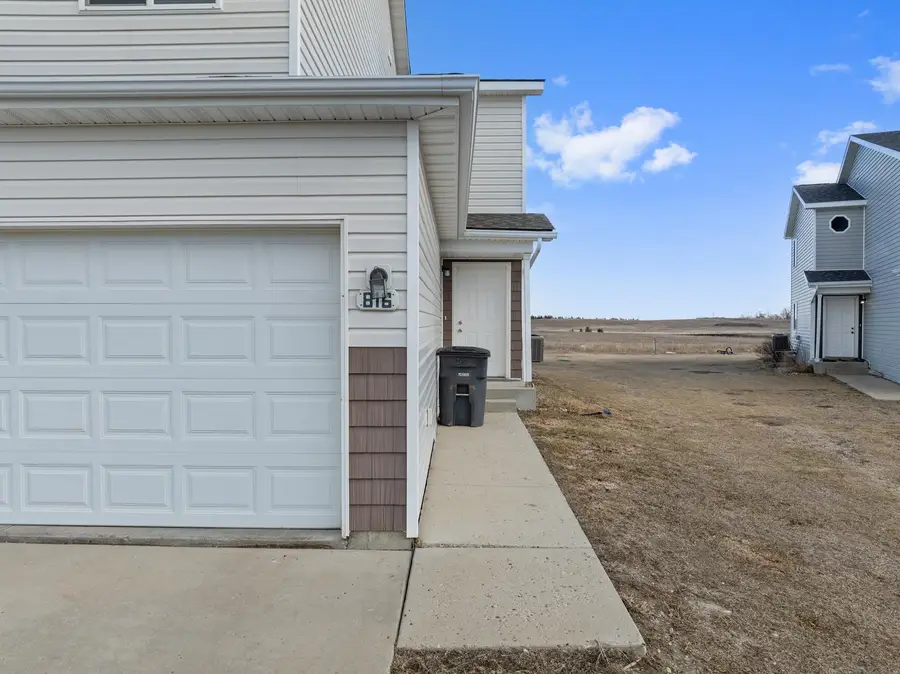 816 Nighthawk Dr, Stanley, ND 58784 - #2