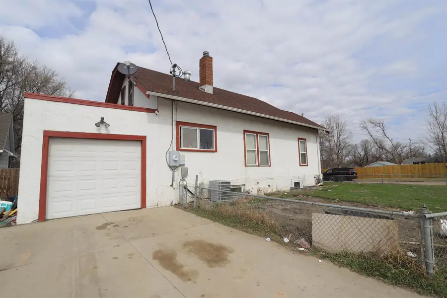 732 Lincoln Ave NW, Minot, ND 58703 - #2