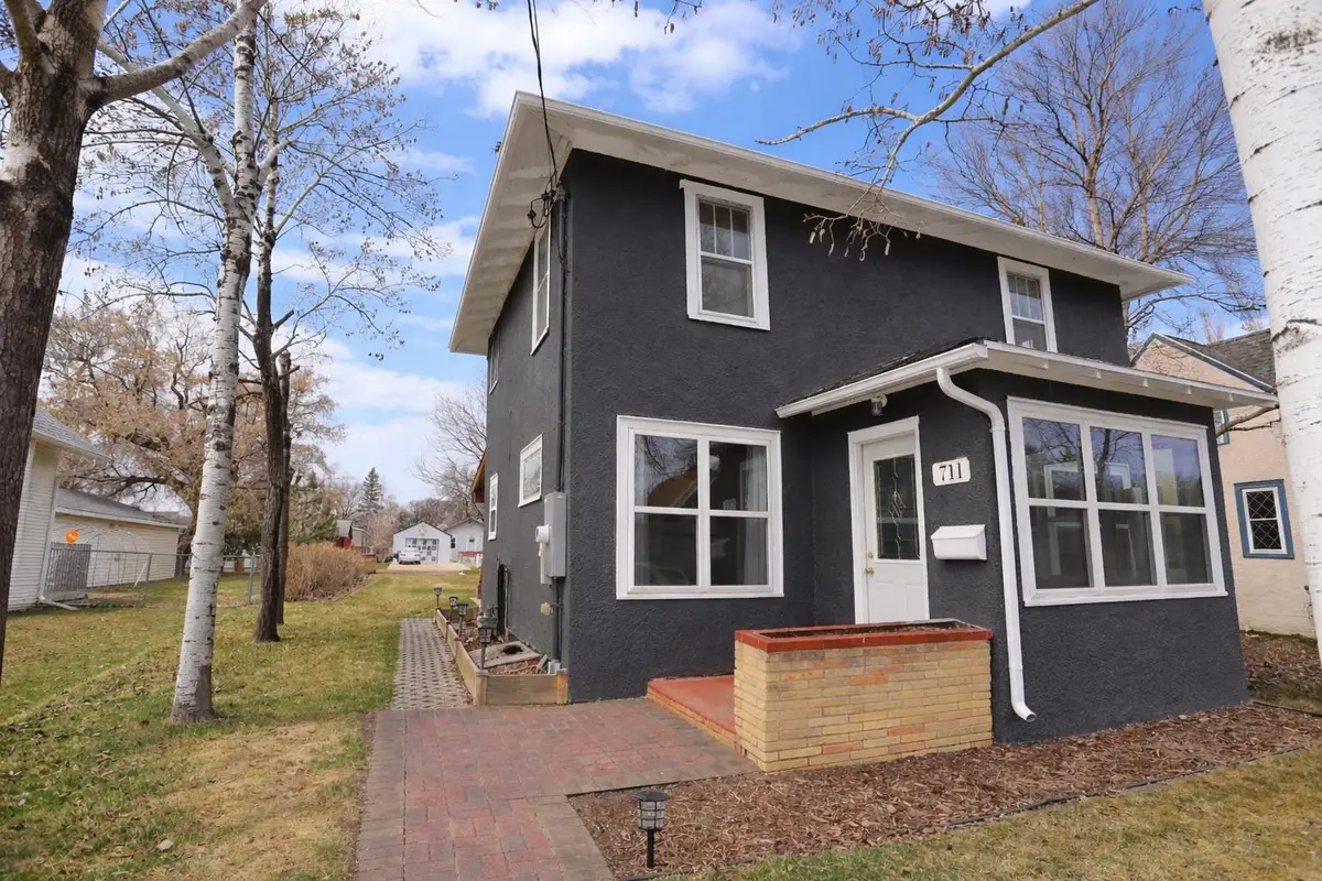 711 10th ST NW, Minot, ND 58703 - #1