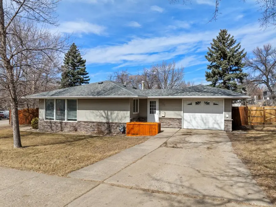 201 10th Ave. SE, Minot, ND 58701 - #2