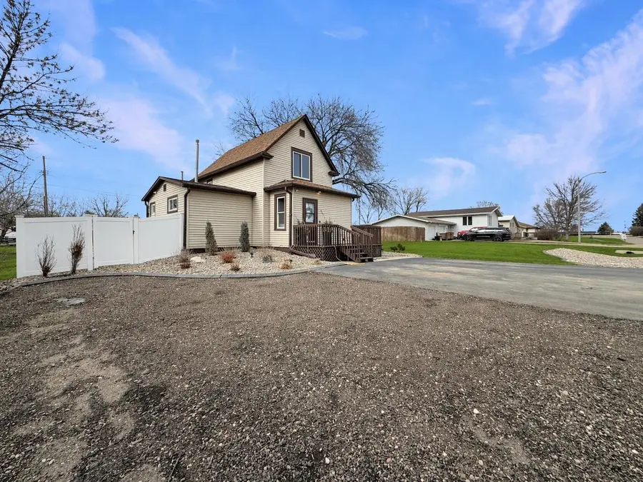 3010 2nd St. SE, Minot, ND 58701 - #2