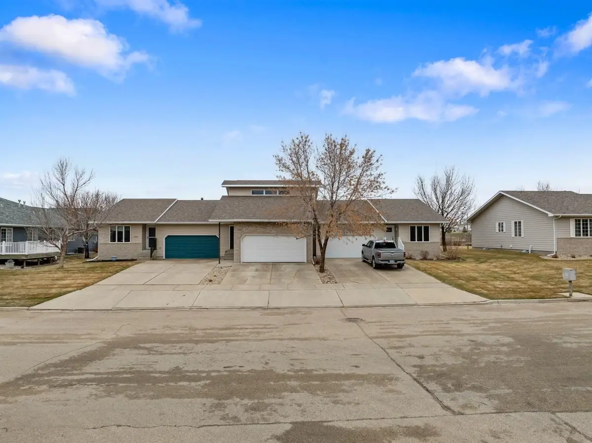 804 24th Ave SW, Minot, ND 58701 - #1