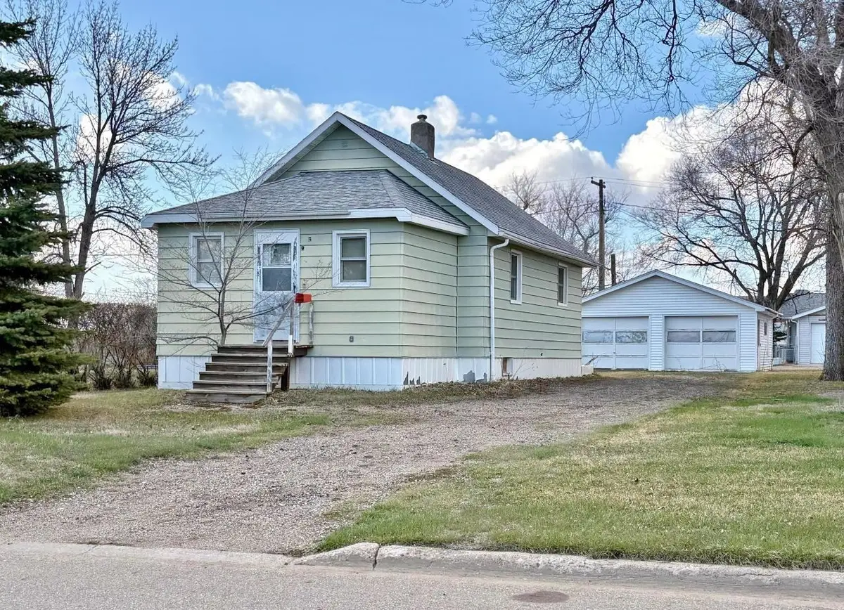 9 4th Ave NW, Garrison, ND 58540 - #1