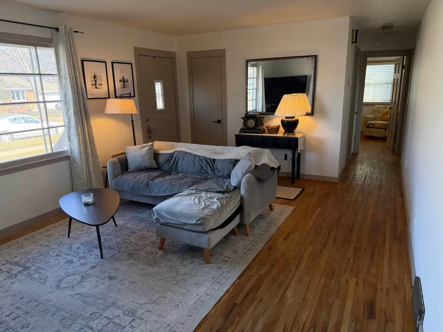 421 26th St NW, Minot, ND 58703 - #2