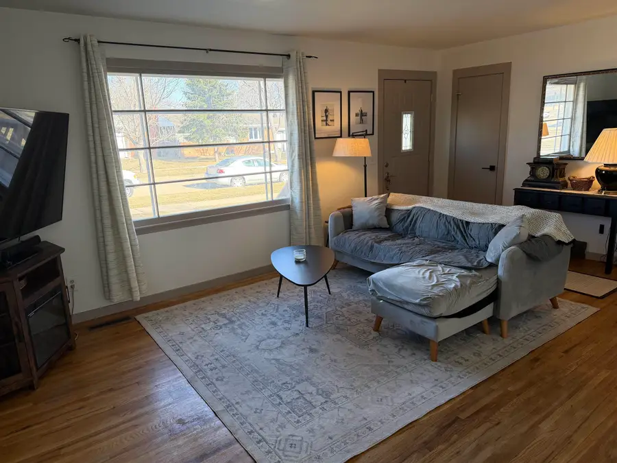 421 26th St NW, Minot, ND 58703 - #3