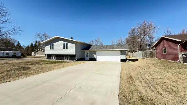 815 7th St E, Bottineau, ND 58318