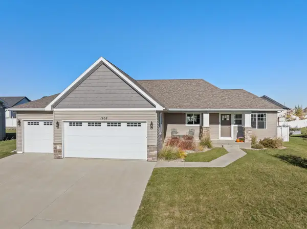1605 Valley Bluffs Drive, Minot, ND 58701