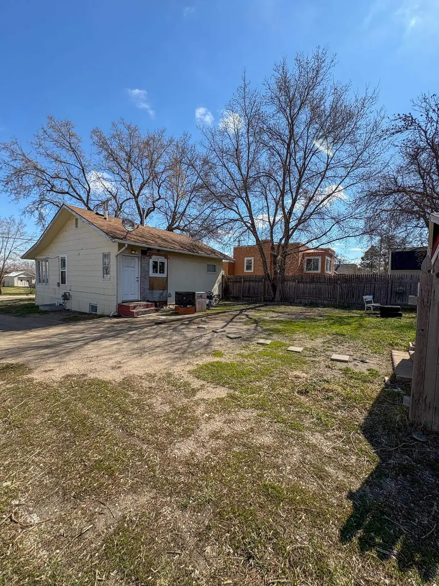 920 Valley St, Minot, ND 58701 - #3