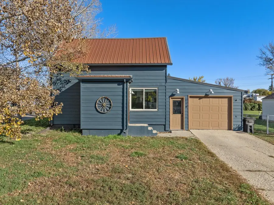 118 4th St, Tioga, ND 58852 - #2