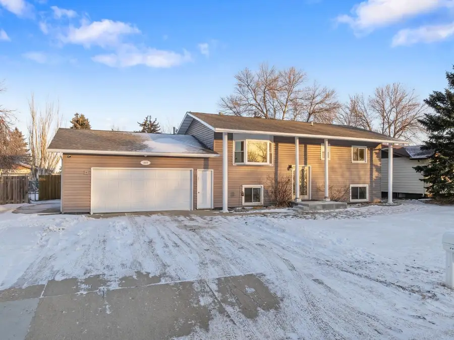 1607 5th St SE, Minot, ND 58701 - #3