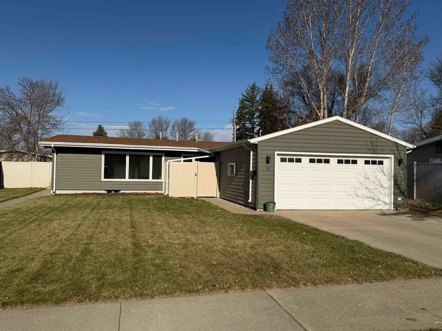 10 SW 24th St, Minot, ND 58701-5013 - #2