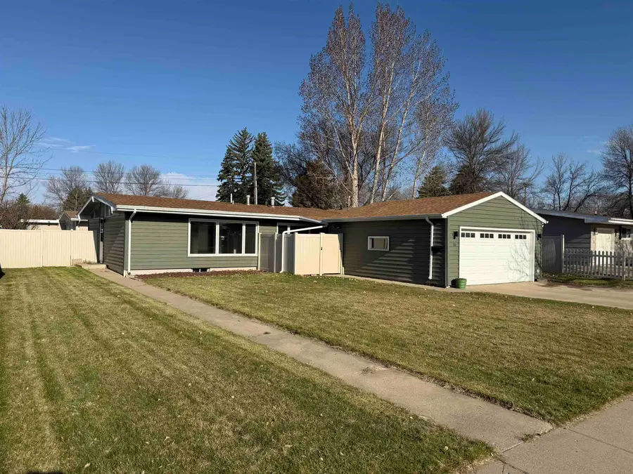 10 SW 24th St, Minot, ND 58701-5013 - #3