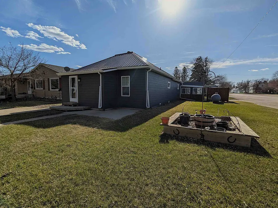 309 Central Ave N, Mohall, ND 58761 - #2