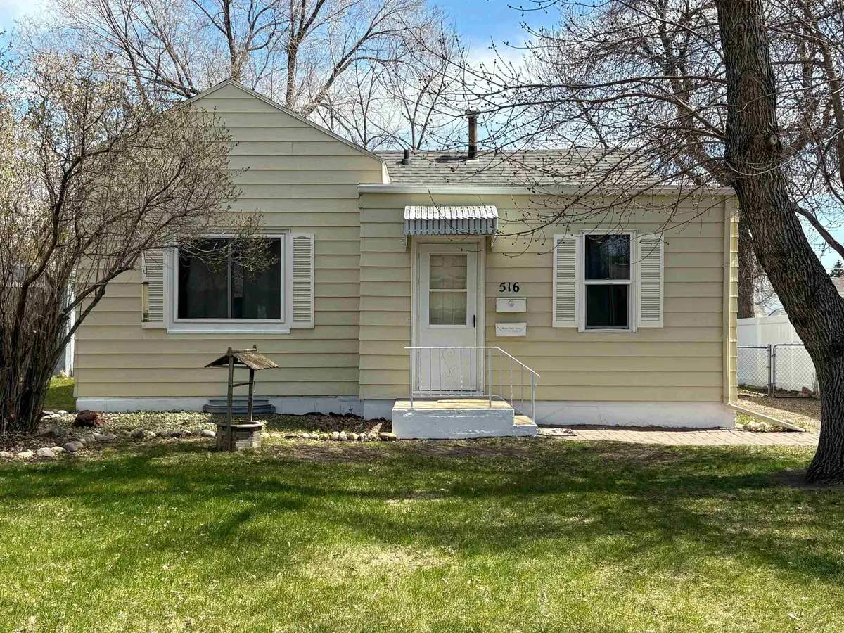 516 22nd St NW, Minot, ND 58703 - #1