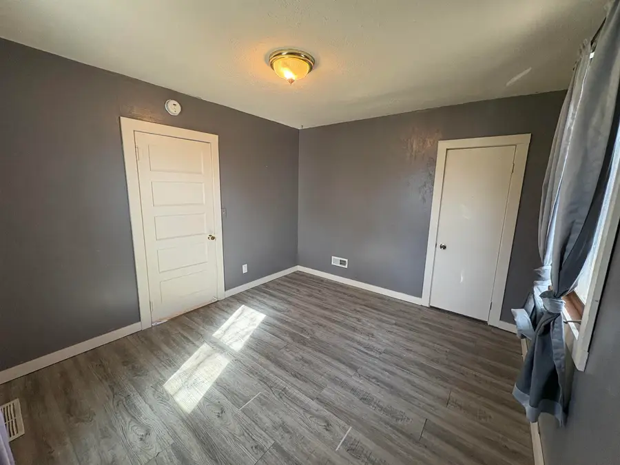 516 22nd St NW, Minot, ND 58703 - #3