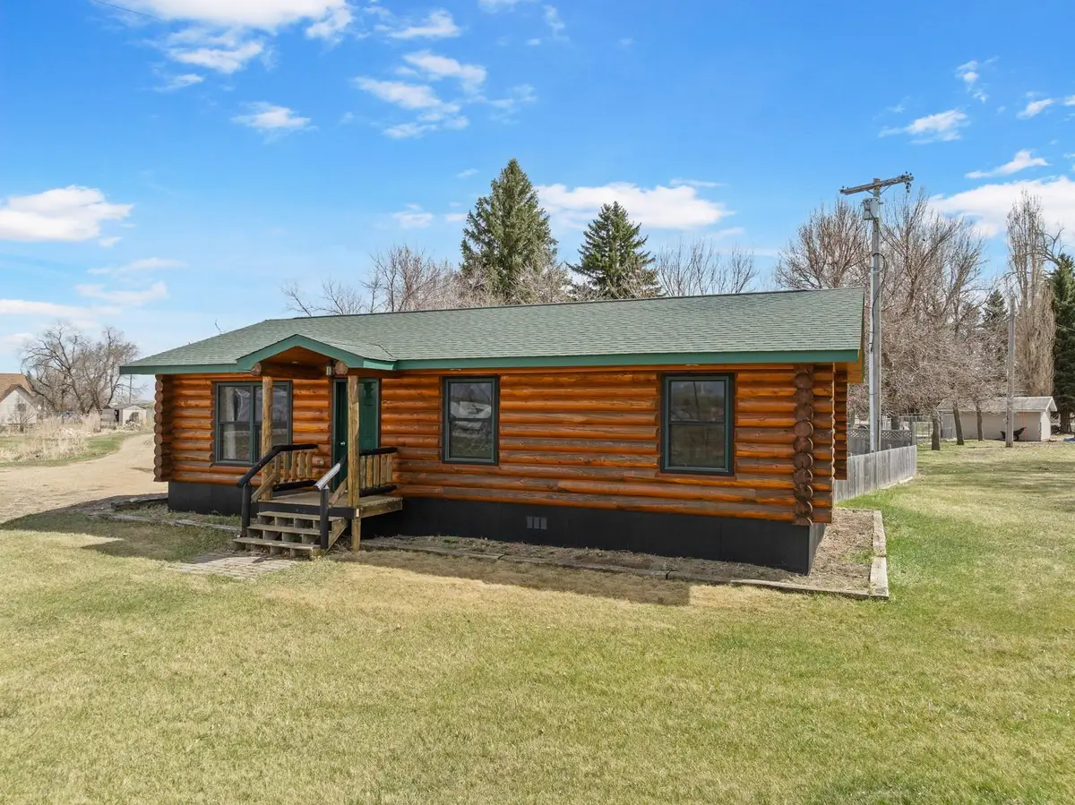 415 3rd St W, Carpio, ND 58725 - #1