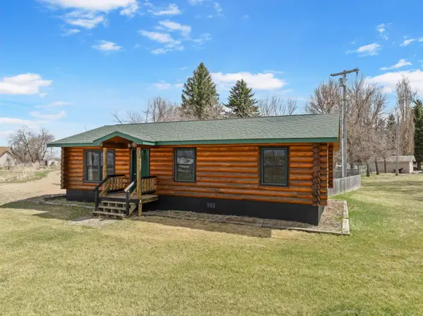 415 3rd St W, Carpio, ND 58725