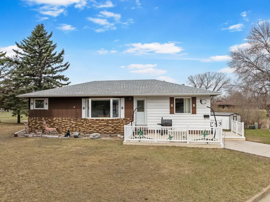 600 SW 28th Ave, Minot, ND 58701 - #2