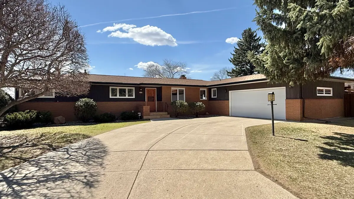 18 Vista Drive NW, Minot, ND 58703 - #1