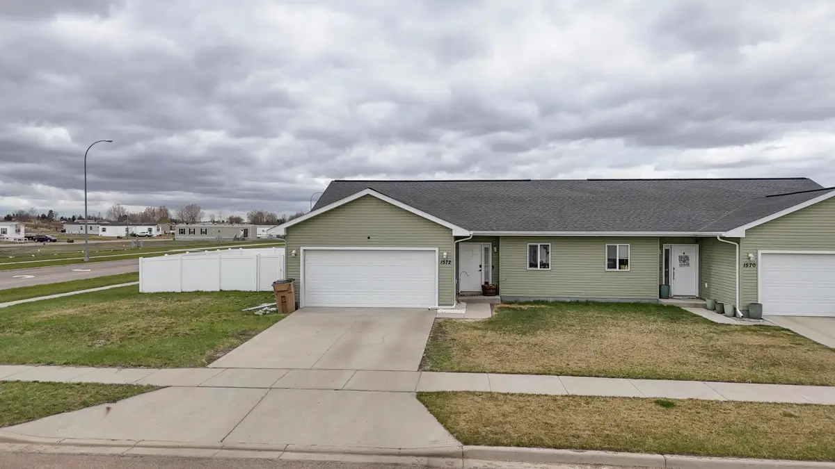 1572 47th Loop SE, Minot, ND 58701-9999 - #1
