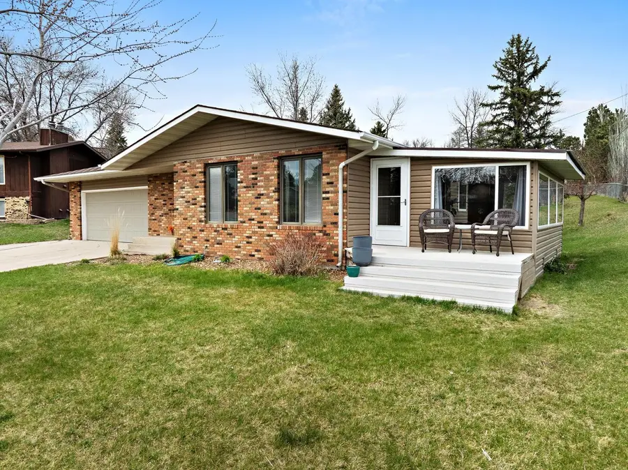 4 NW Debra Ct, Minot, ND 58703 - #3
