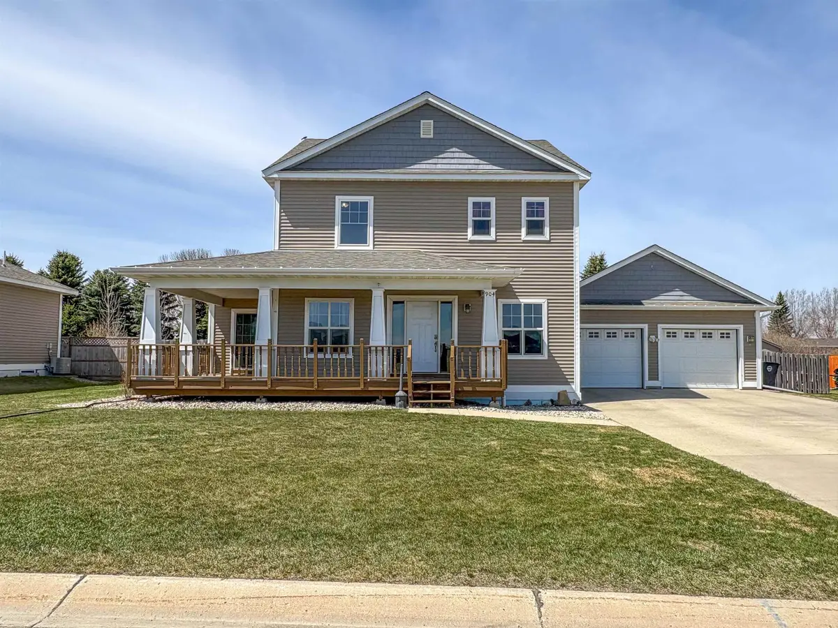904 3rd St SE, Stanley, ND 58784 - #1