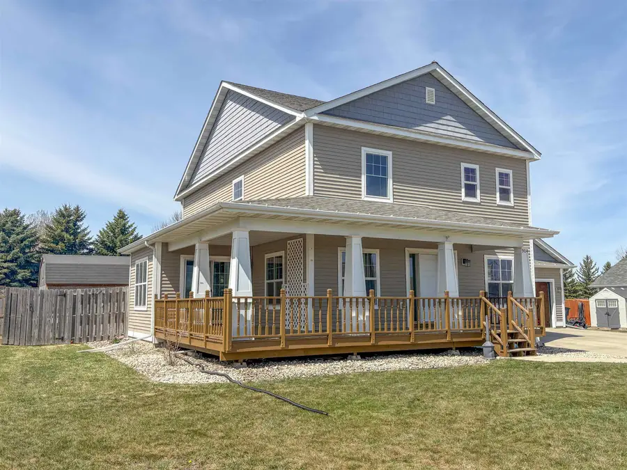 904 3rd St SE, Stanley, ND 58784 - #2
