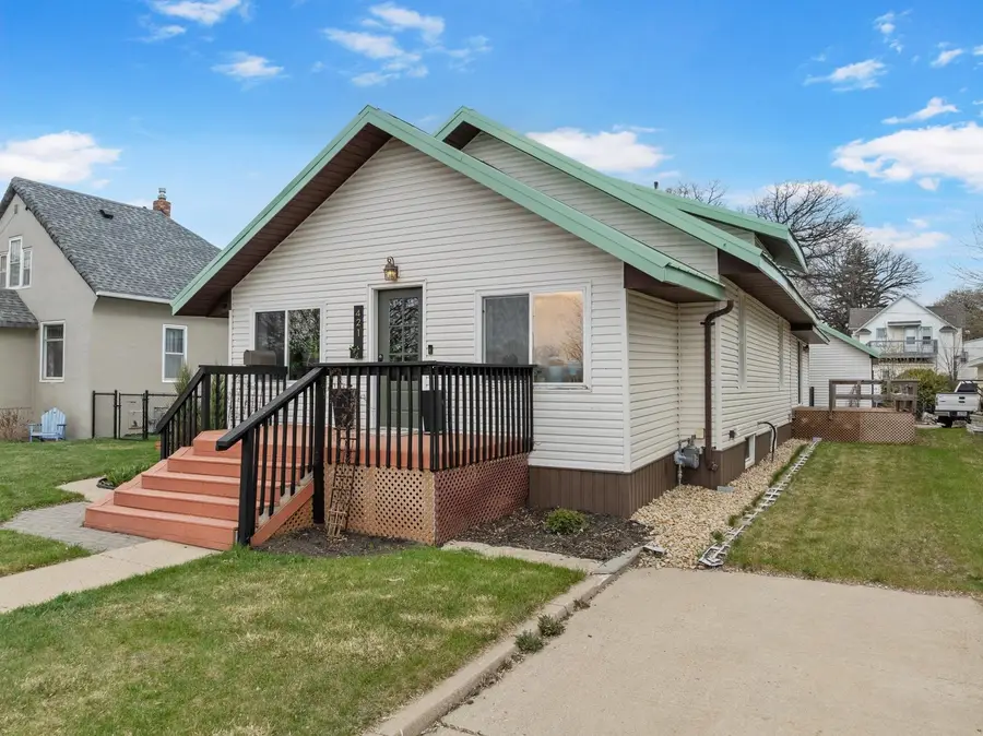 421 2nd St NE, Minot, ND 58703 - #3