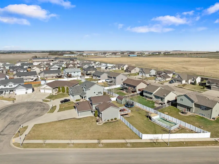 2700 Heritage Ct, Minot, ND 58703 - #2