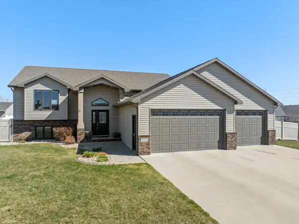 1817 35th Ave SE, Minot, ND 58701-7428