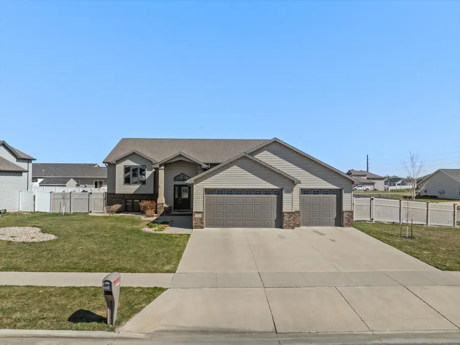 1817 35th Ave SE, Minot, ND 58701-7428 - #2