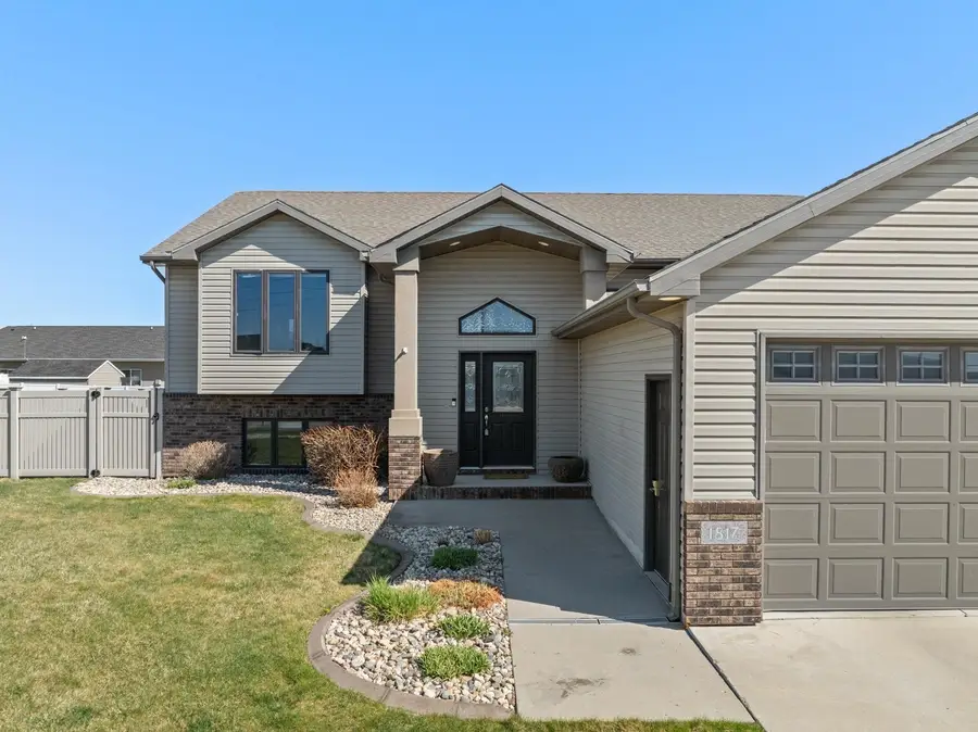 1817 35th Ave SE, Minot, ND 58701-7428 - #3