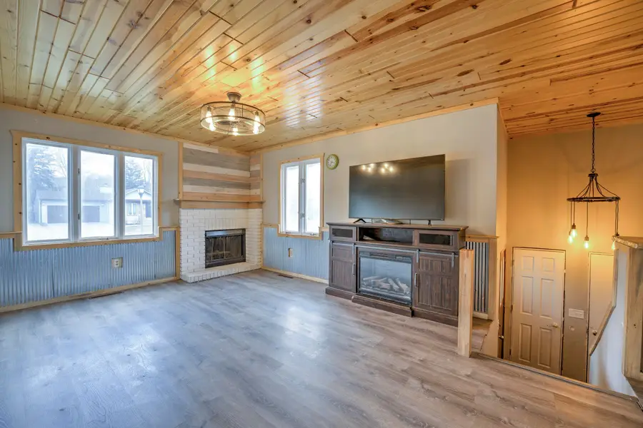1120 12th Ave, Minot, ND 58701 - #2