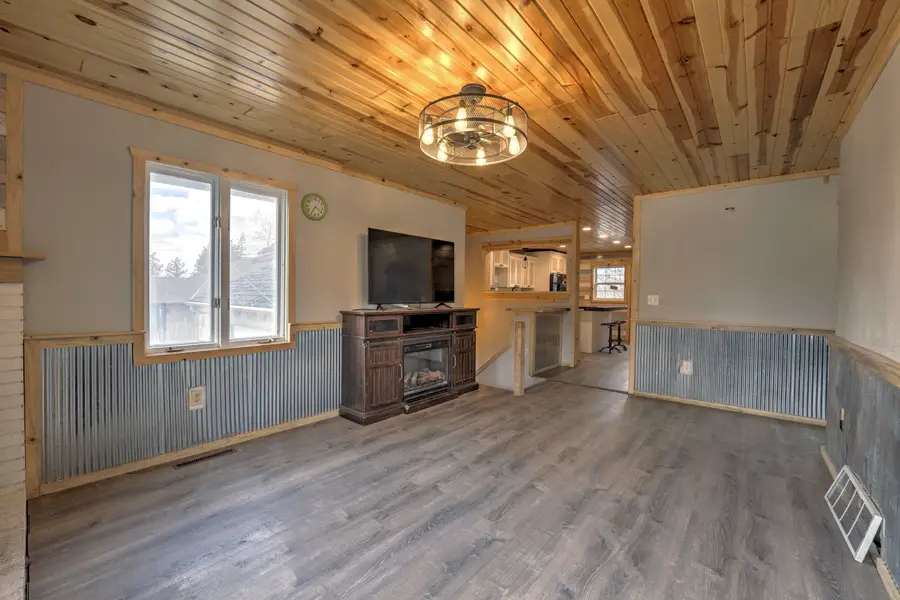1120 12th Ave, Minot, ND 58701 - #3