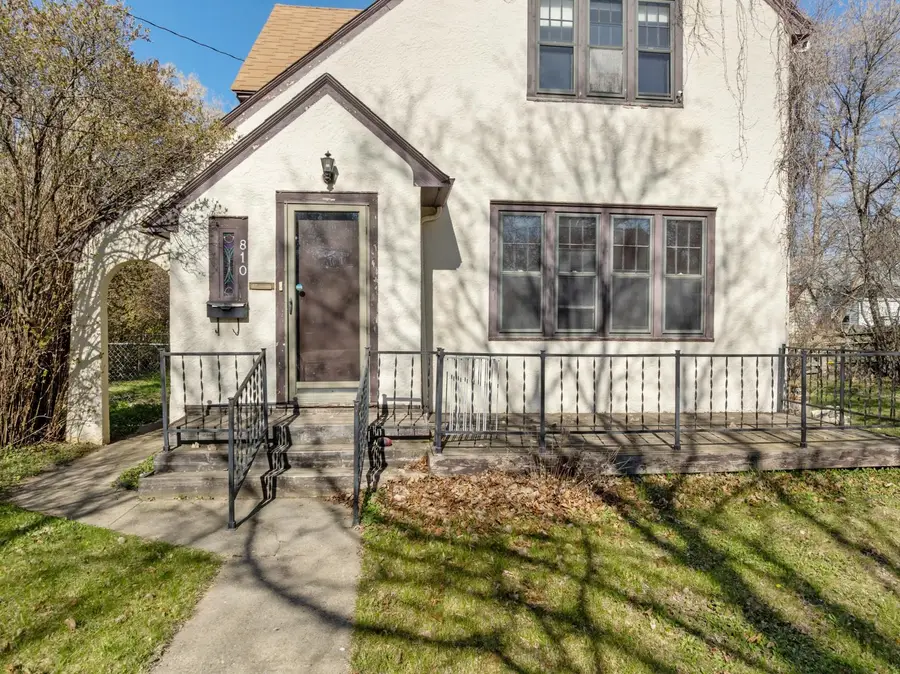 810 3rd St SE, Minot, ND 58701 - #2