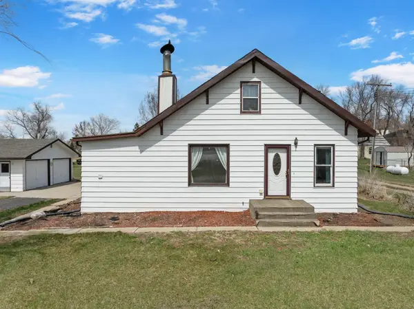 202 NW 3rd Ave, Kenmare, ND 58746