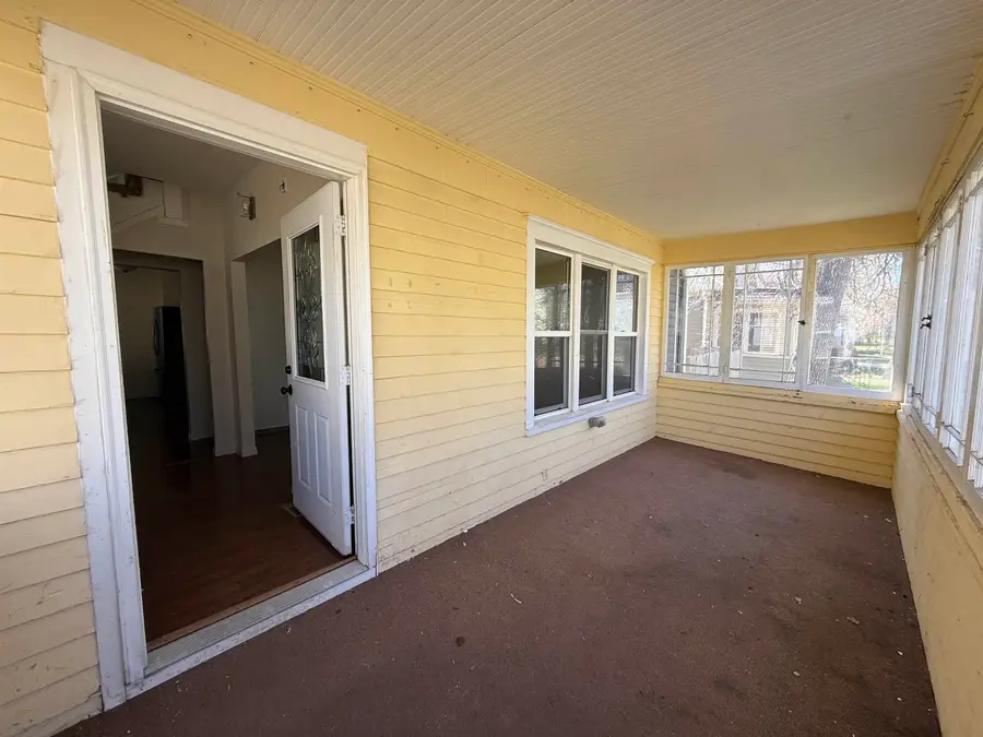 105 7th St SE, Minot, ND 58701 - #2